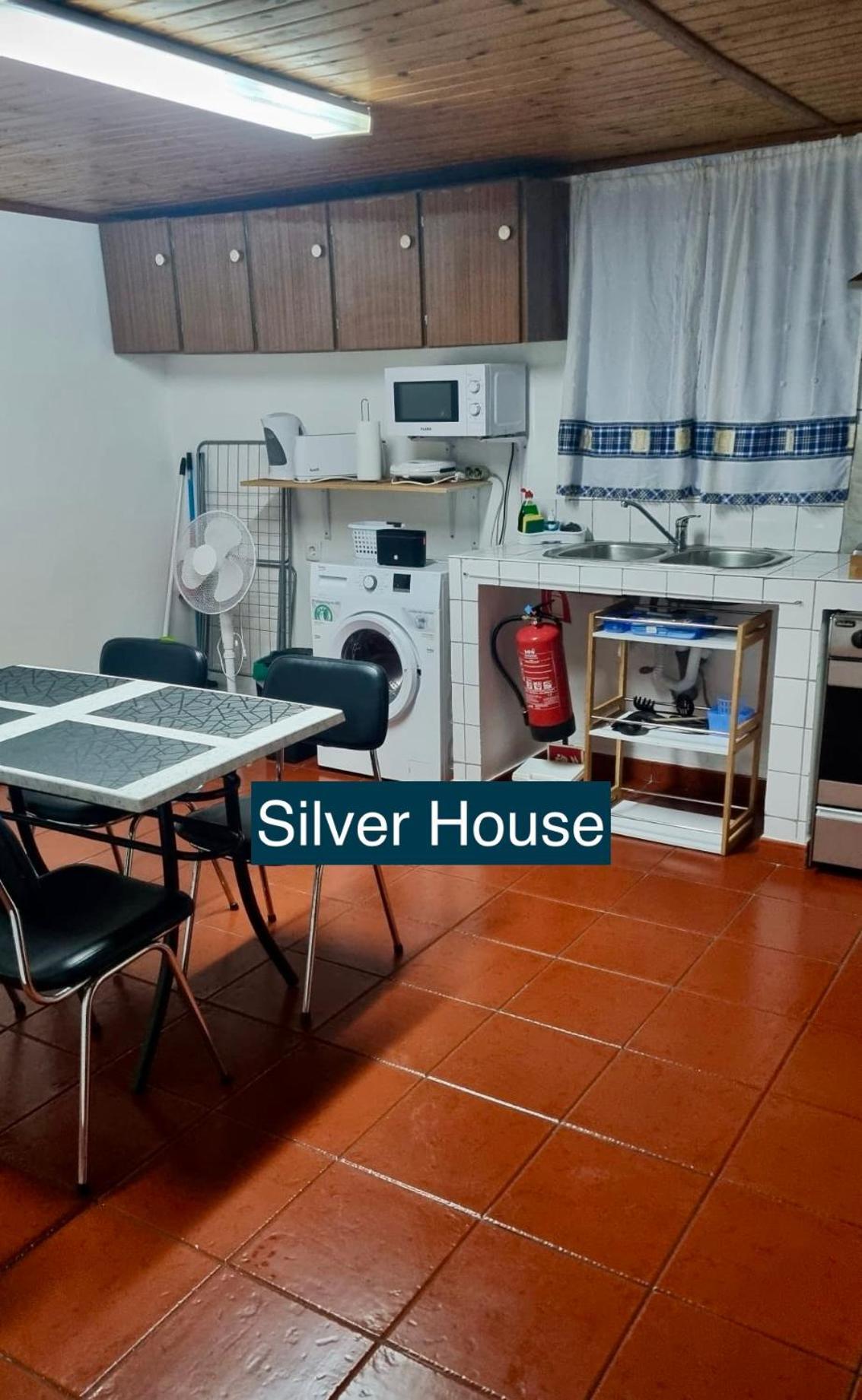فيلا Golden House أنغرا دو إِراويزو المظهر الخارجي الصورة